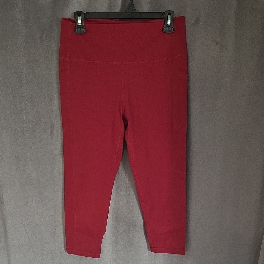 Zyia Active 14-16 Elegant Red Cropped Bottoms